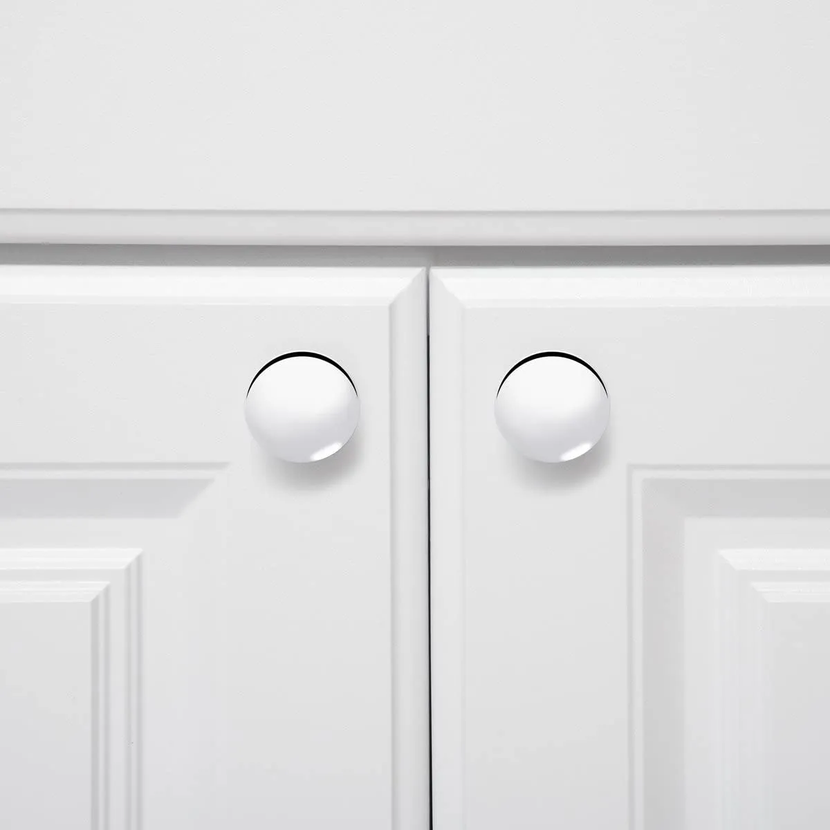 AmazonBasics Round Cabinet Knob 1.18in Diameter Polished Chrome 10Pack